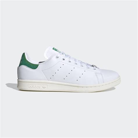 stan smith adidas met voeten